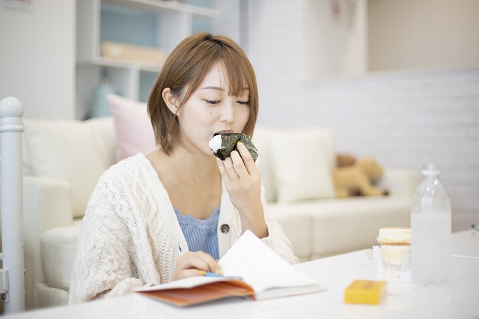 一人暮らしでお金が足りないときの対処法に関する意識調査